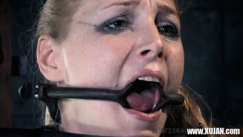 Delirious Hunter in red pantyhose is bound her ass spanked red - Photo #1711781