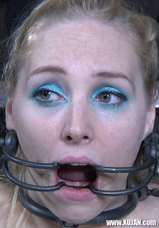 Delirious Hunter is bound with mouth and pussy spread vibrator made to orgasm - Photo #1711845