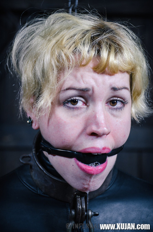 Elizabeth Thorn is dungeon bound in leather with girlfriend Deli - Photo #1712055
