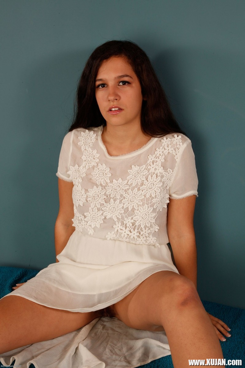 Horny amateur teen Caroline Ray spreading her unshaved snatch - Photo #1712512