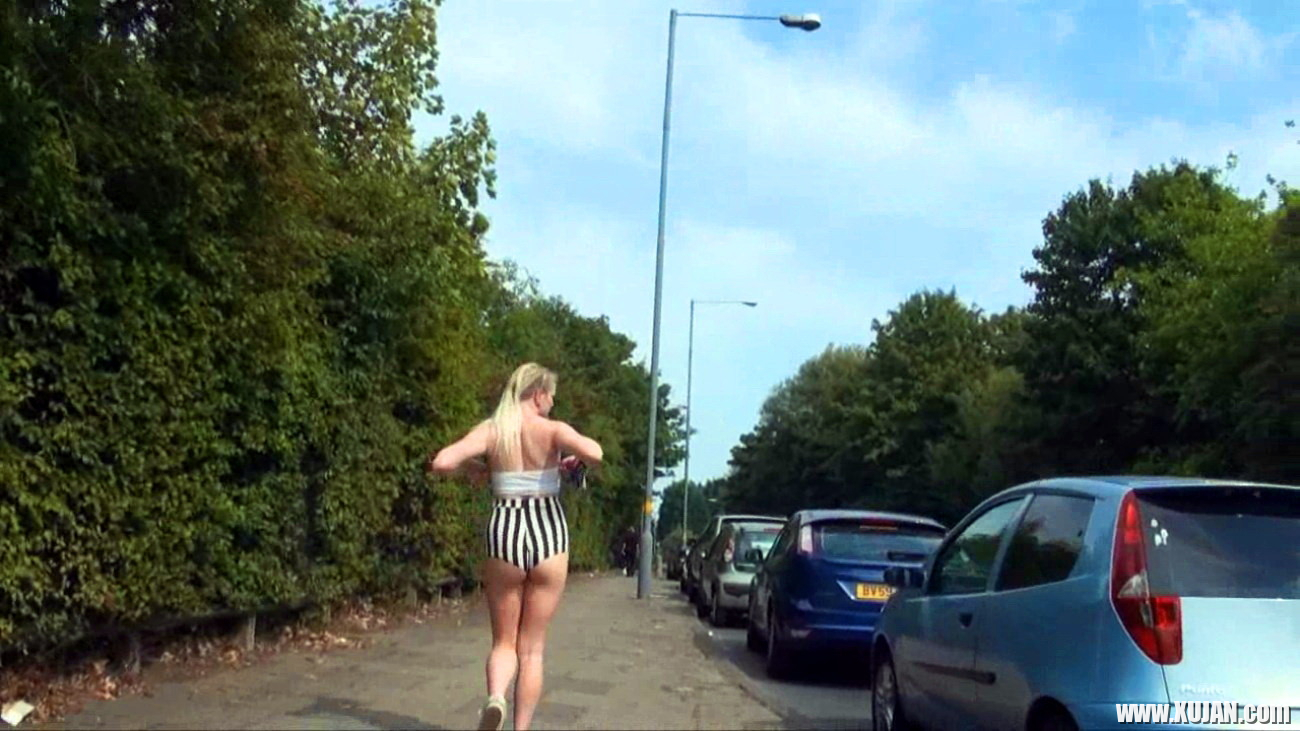 Teen flasher Carly Rae in public - Photo #1720291