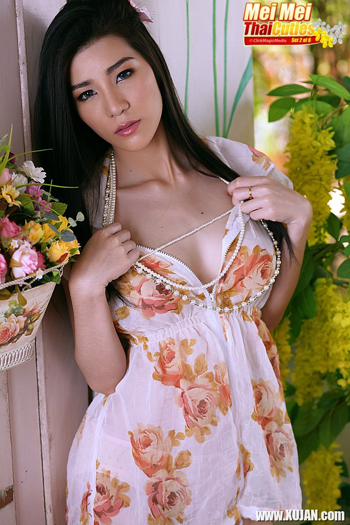 Hot thai vixen Mei Mei drops down her sexy summer dress - Photo #1724449