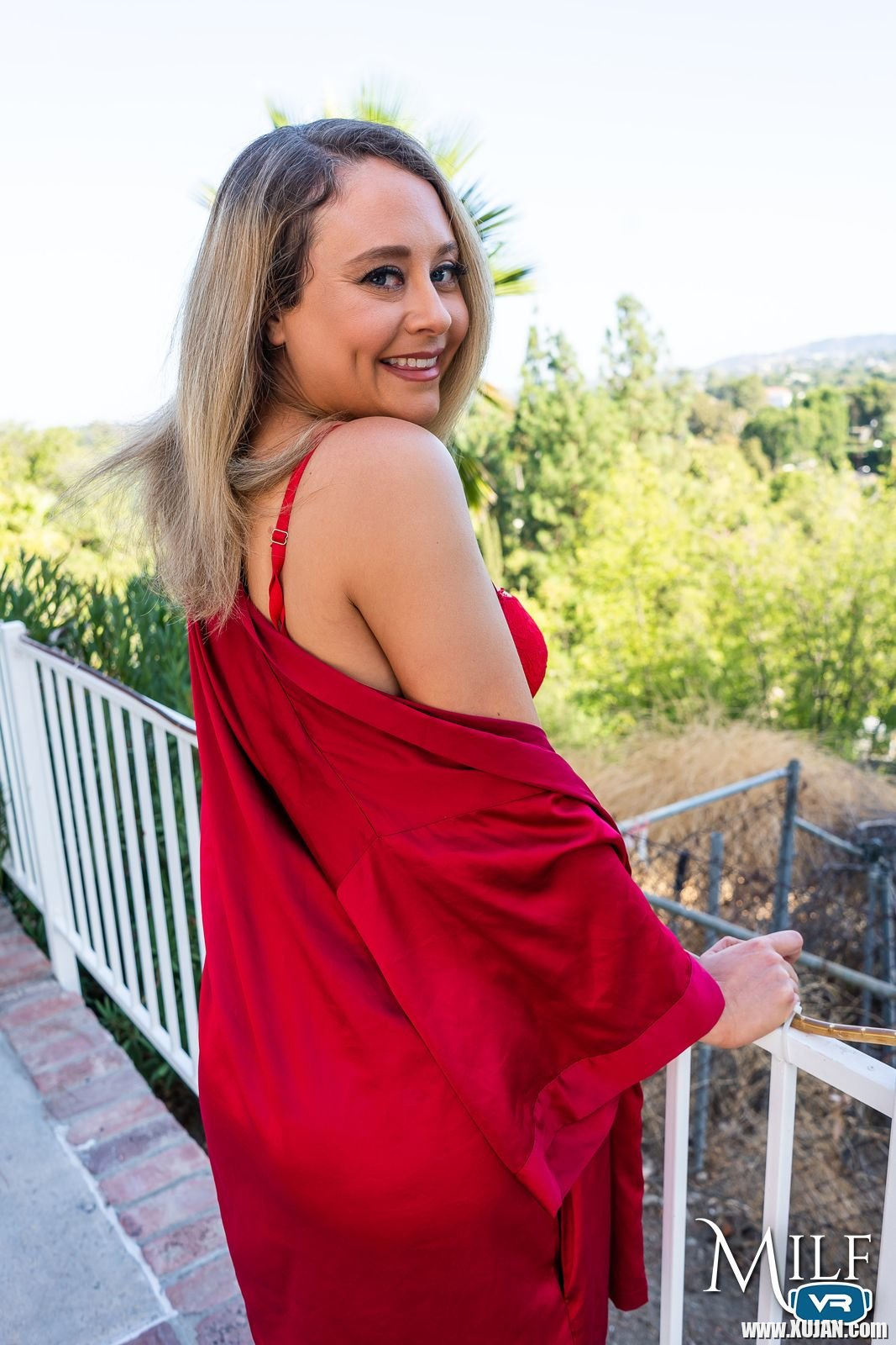 Thank You Next ft Elle McRae - Photo #1727313