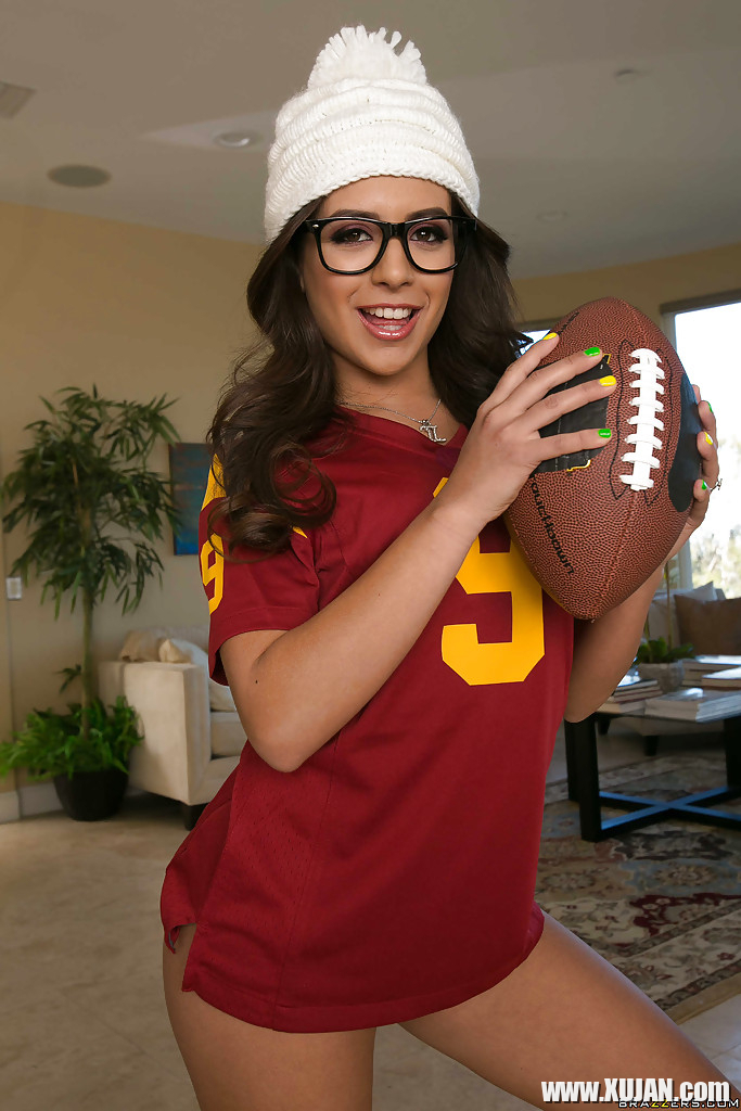 Latina babe in glasses Jynx Maze welcomes everyone into her ass - Photo #1733450