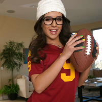 Latina babe in glasses Jynx Maze welcomes everyone into her ass