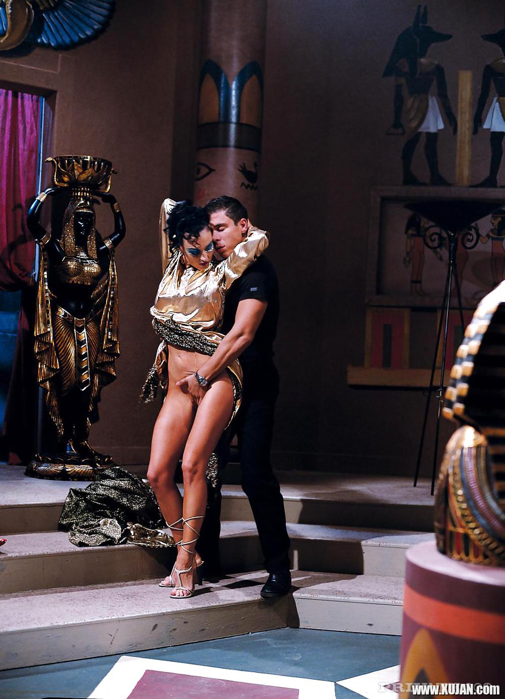 Egyptian princess Laura Angel gets double penetrated - Photo #1736467