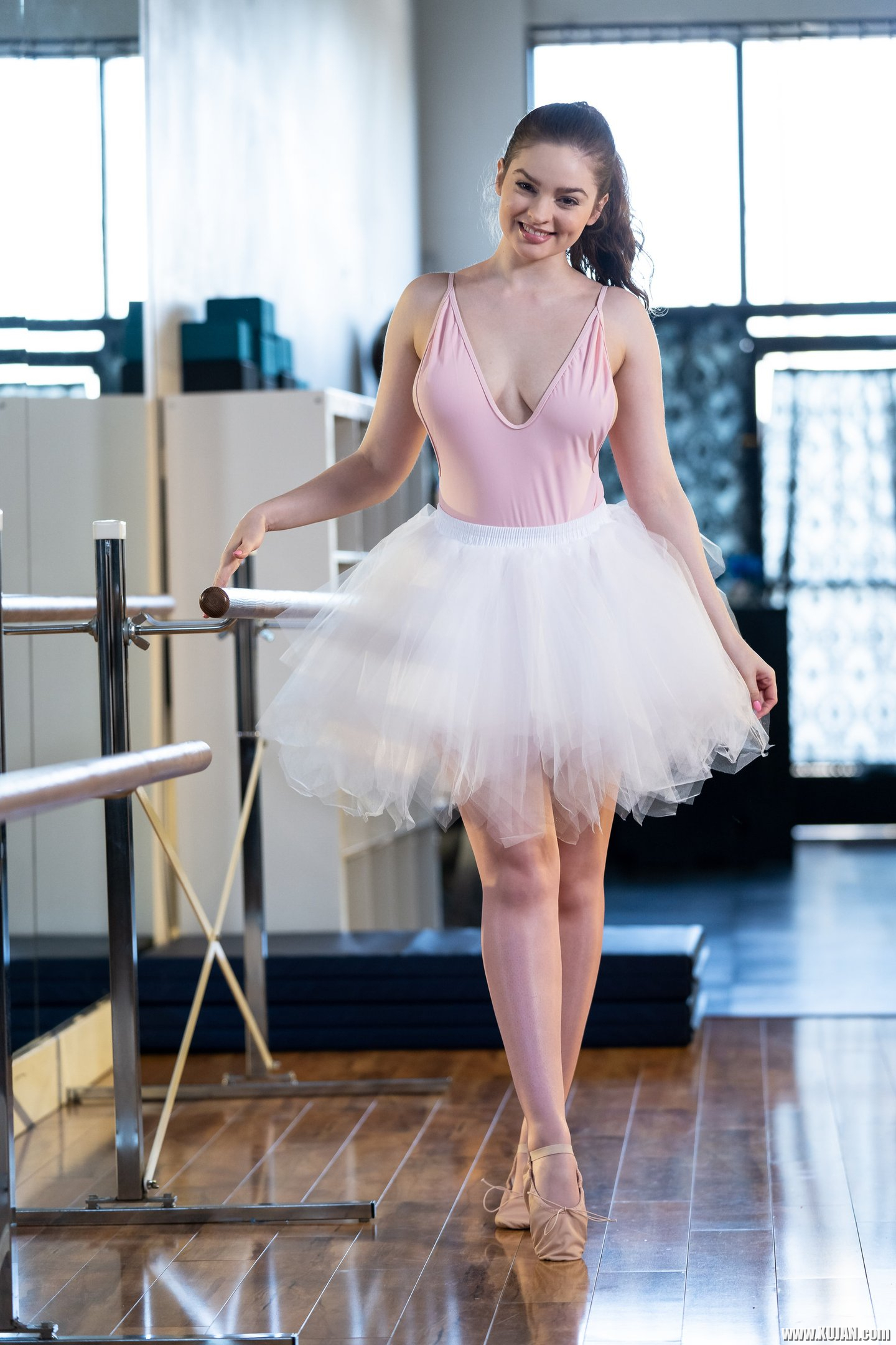 Hot ballerinas Mary Moody and Vera King having lesbian fuck session - Photo #1737618