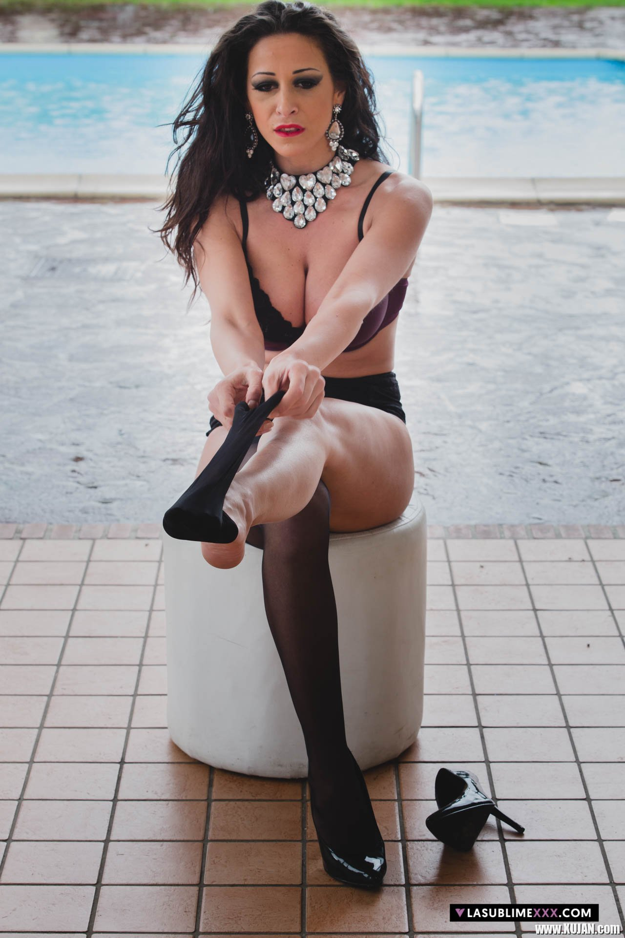 Classy Looker Martina Gold strips down by the Pool - Photo #1739460