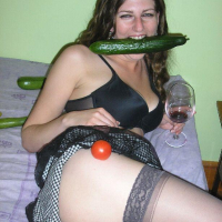 Pictures of Sabrina Deep fucking herself with vegetables