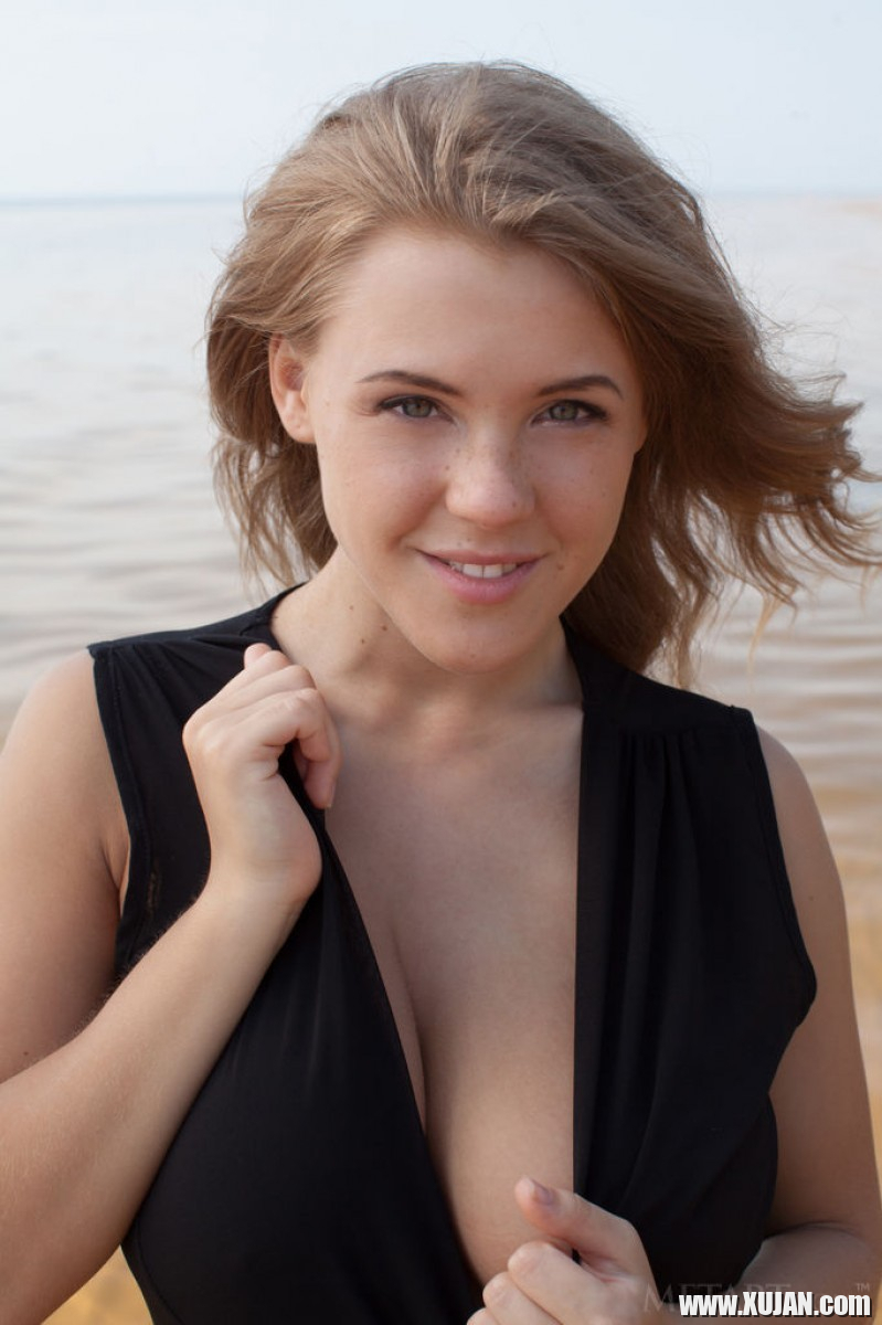 Busty wet babe with nice melons - Photo #1748385