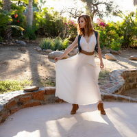 Kayla Coyote strips and shows hot Body in Backyard