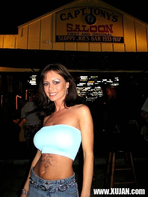 Crissy Moran public flashing in Key West - Photo #1756142