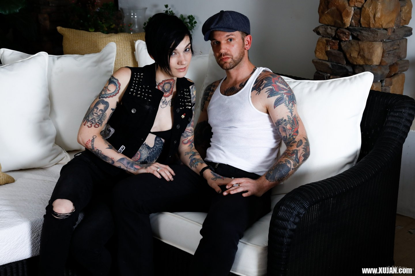 Tattooed haired girl Nikki Hearts gets her shaved twat banged hard - Photo #1758282