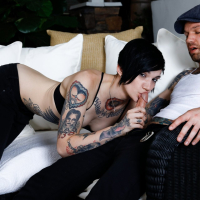Tattooed haired girl Nikki Hearts gets her shaved twat banged hard