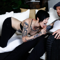 Tattooed haired girl Nikki Hearts gets her shaved twat banged hard
