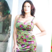 Ava Lauren Busty Lady