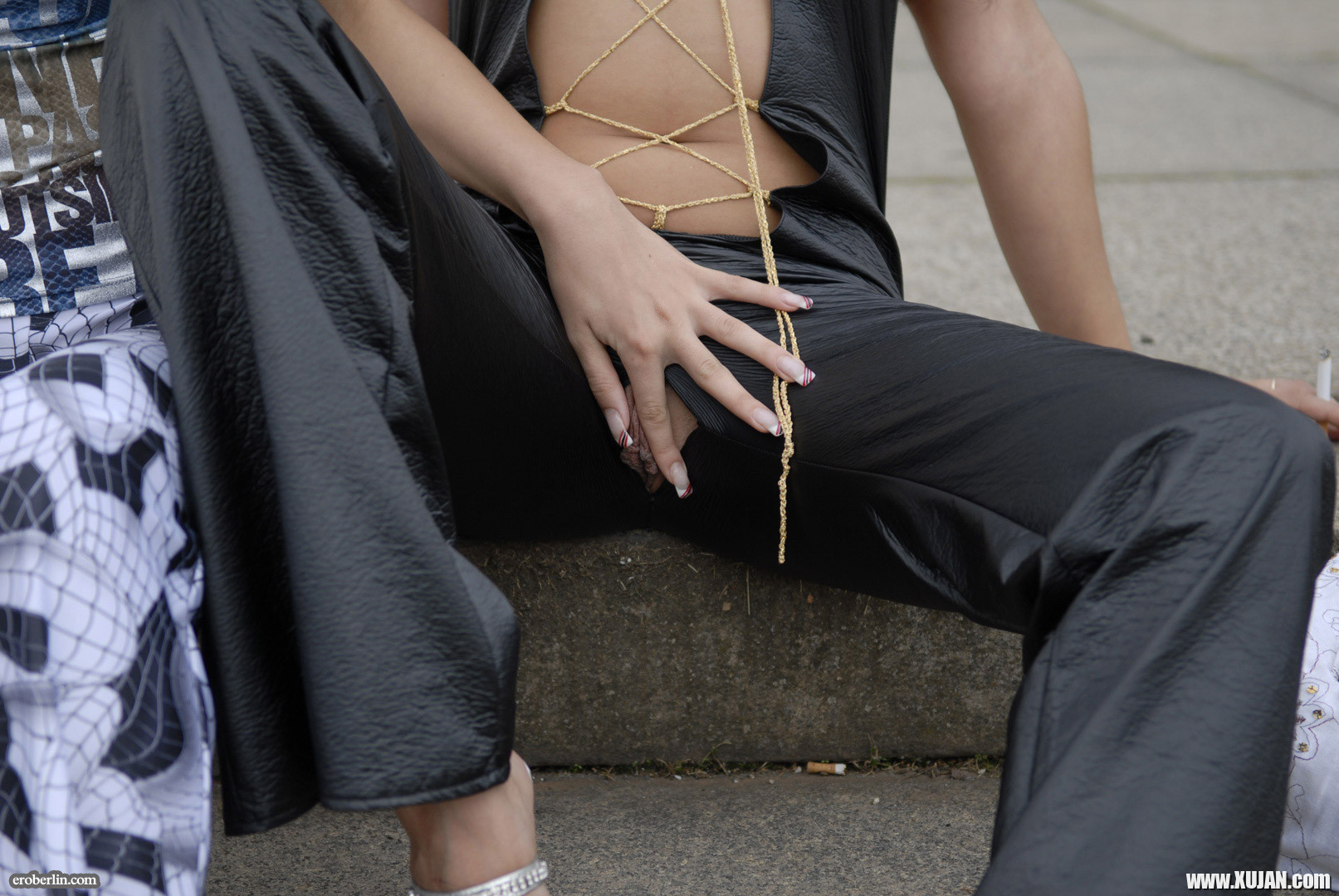 Take a walk around Berlin with Crystal ampamp Selena - Photo #1768603