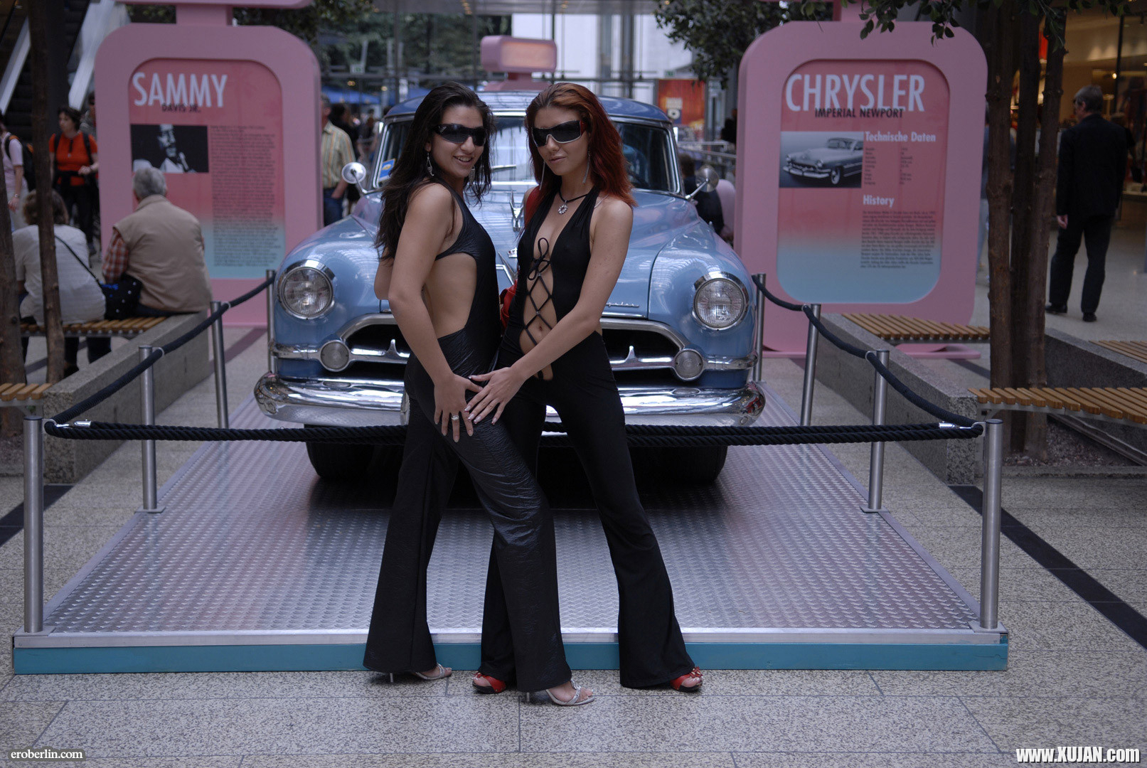 Take a walk around Berlin with Crystal ampamp Selena - Photo #1768606