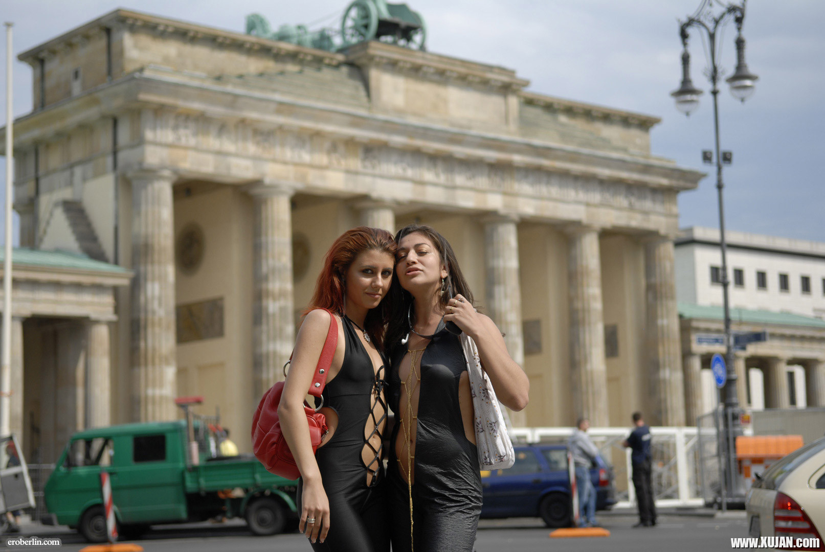 Take a walk around Berlin with Crystal ampamp Selena - Photo #1768611