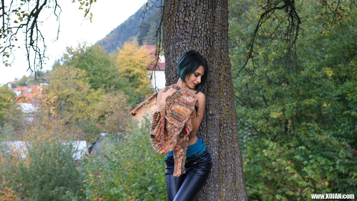 Anisyia XXX flaunts her perfect Bod outdoors - Photo #1773576