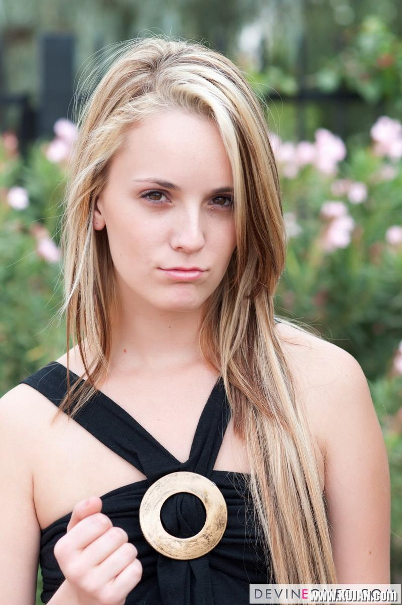 Pictures of teen girl Sara James flashing her tits and pussy outside - Photo #1777984