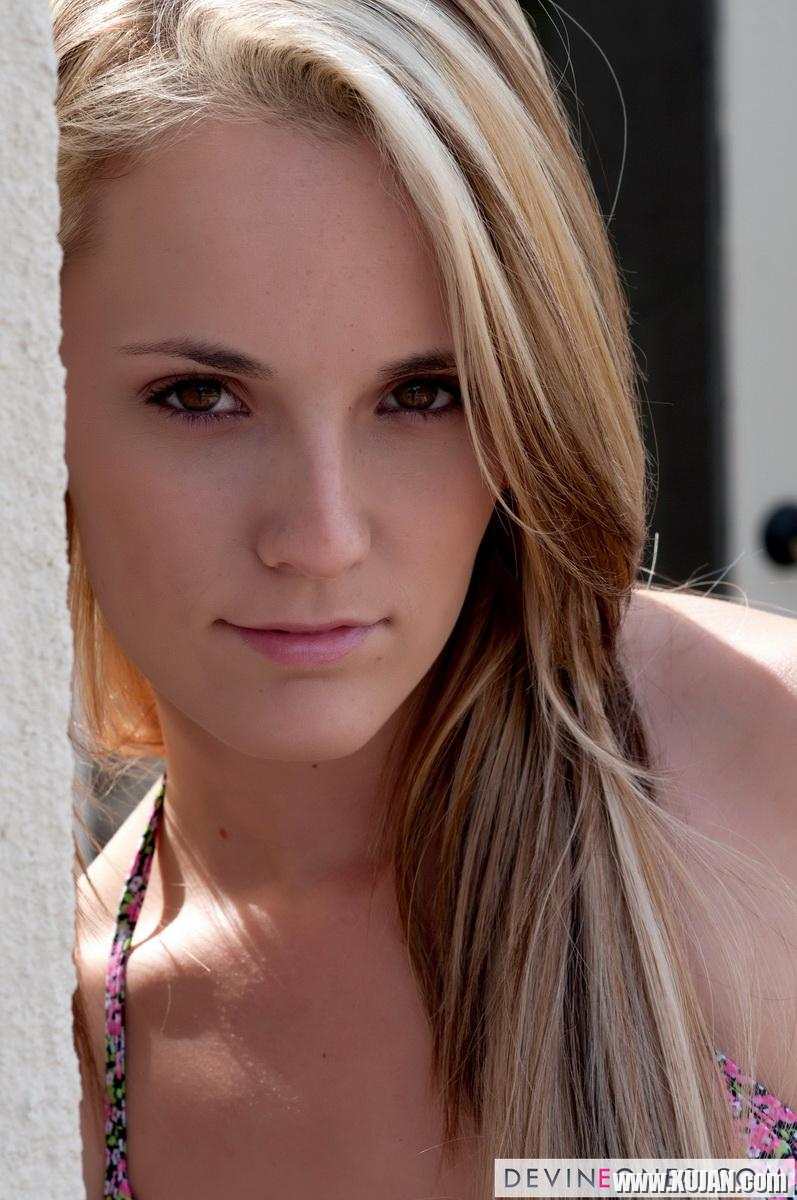 Pics of Sara James slipping out of her bikini outside - Photo #1778014