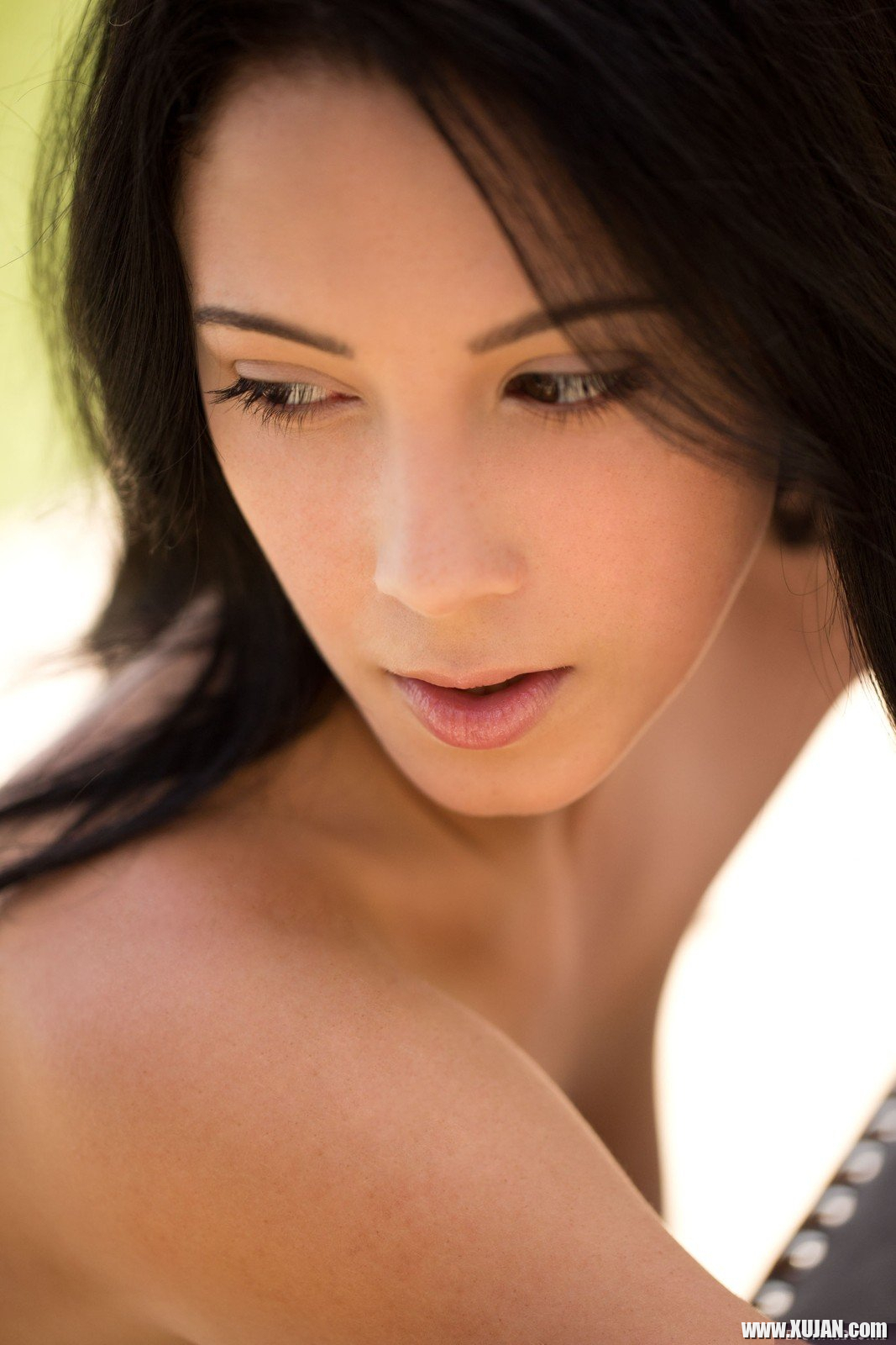 Gorgeous Noelle Easton reveals her shaved Pussy - Photo #1782758