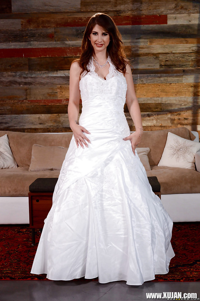 Brunette MILF Karina White showing off spread pussy after doffing wedding gown - Photo #1783601
