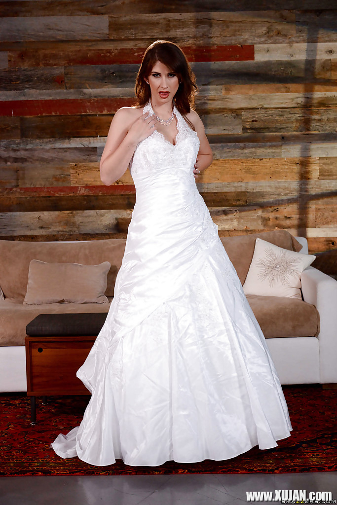 Brunette MILF Karina White showing off spread pussy after doffing wedding gown - Photo #1783602