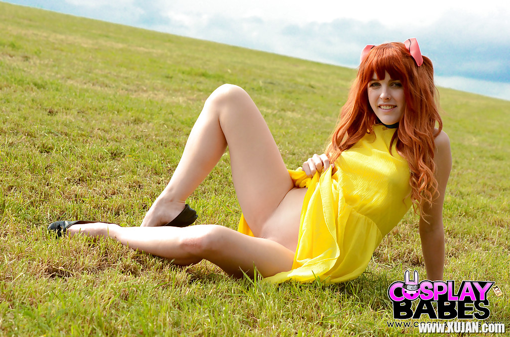 Amarna Miller poses in a beautiful yellow dress while outside - Photo #1784779