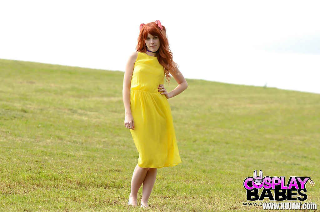Amarna Miller poses in a beautiful yellow dress while outside - Photo #1784780