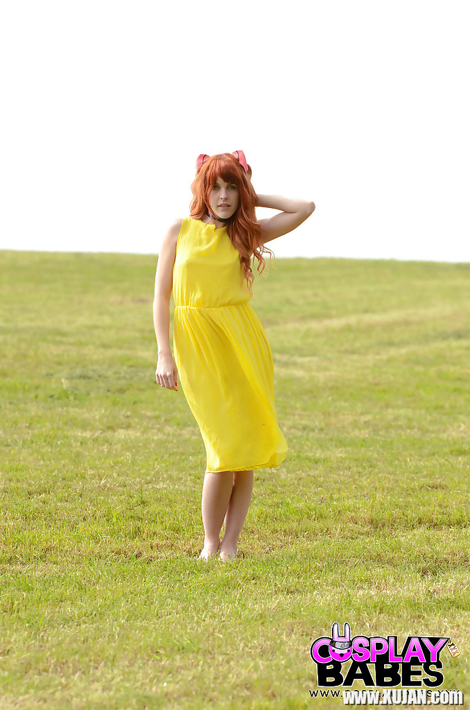 Amarna Miller poses in a beautiful yellow dress while outside - Photo #1784781