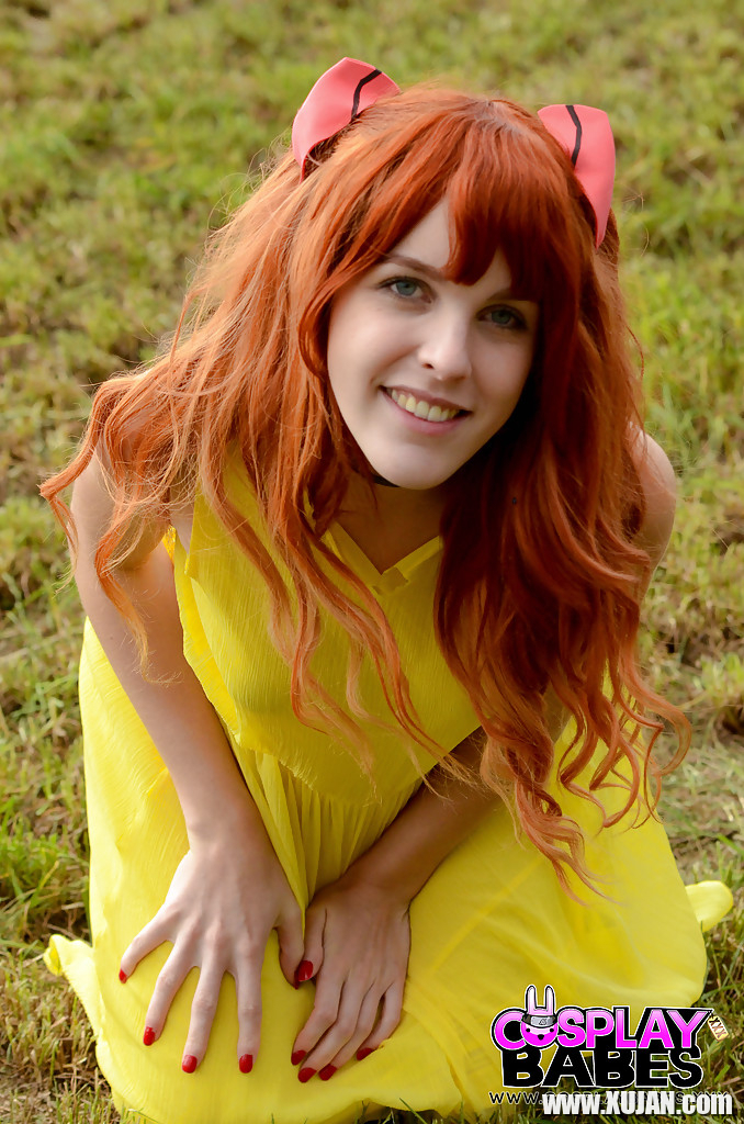Amarna Miller poses in a beautiful yellow dress while outside - Photo #1784786