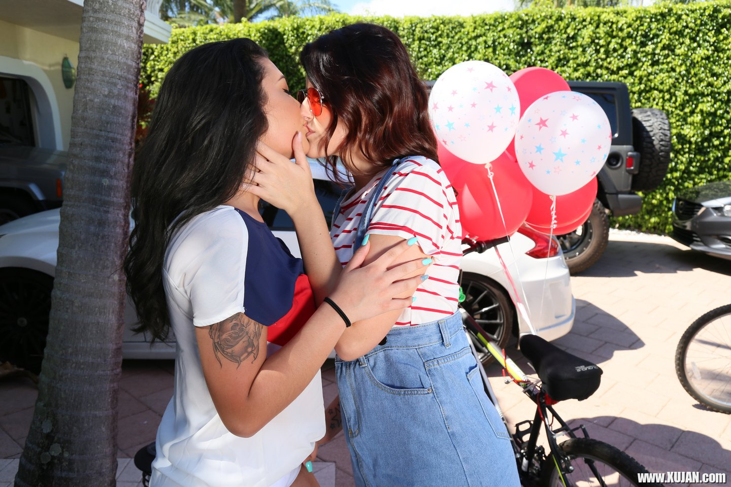 Michele James shares hard Dick with hot Girlfriend - Photo #1791045