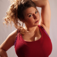 Busty babe Samanta Lily shows off her amazing boobs in a tight red top