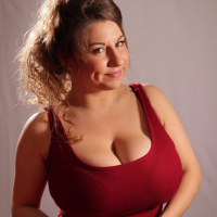 Busty babe Samanta Lily shows off her amazing boobs in a tight red top