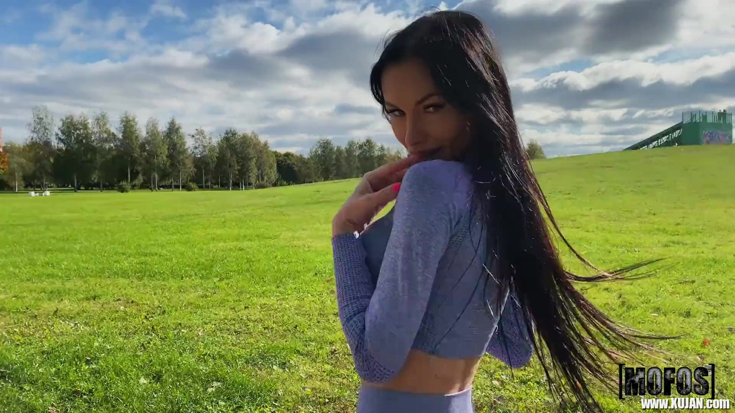 Sexy jogger Sasha Rose craves for deep anal penetration - Photo #1793449