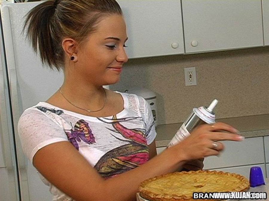 Slutty teen Brandi Belle banged while baking a pie - Photo #1796239