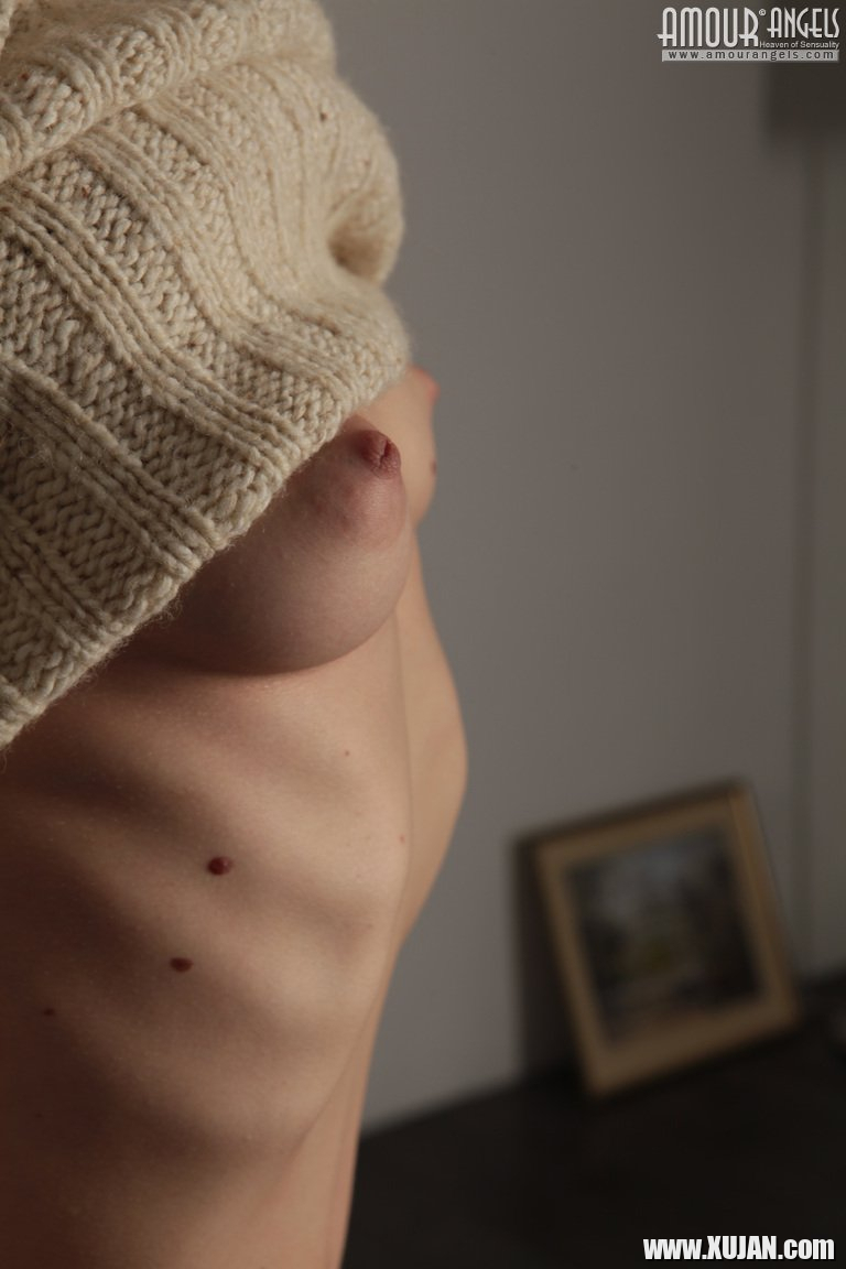 Hot young girl Nora Pace shamelessly strips in studio to shady photographer - Photo #1797353