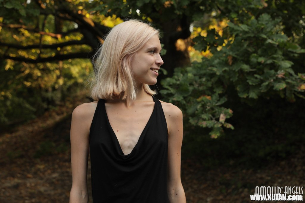 Beautiful young blond Nora Pace shamelessly strips and spreads in nature - Photo #1797363