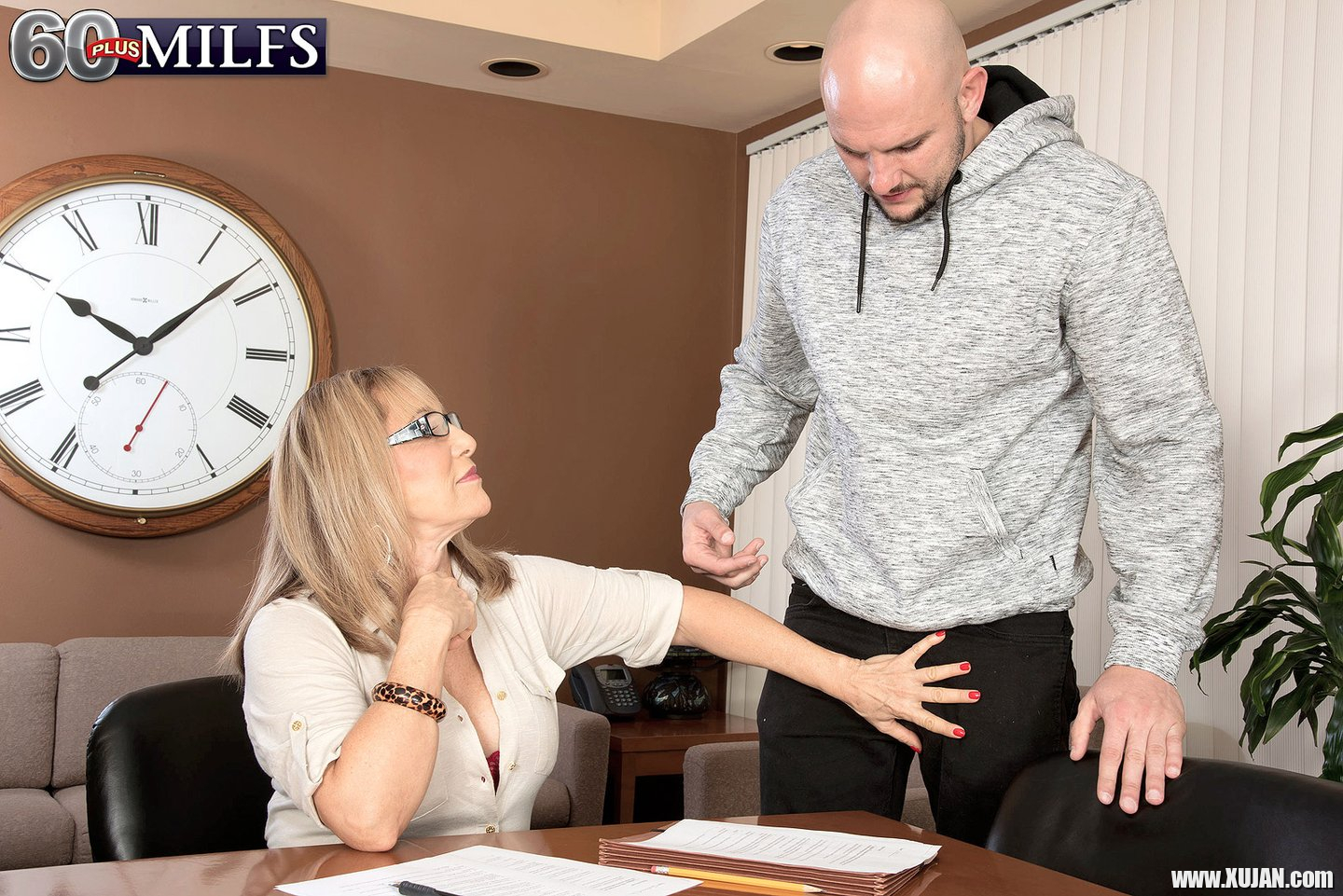 Mature Secretary Luna Azul blowing a young Stud - Photo #1800689