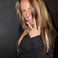 Babe Kendra Rain showing her sexy Ass in a Thong