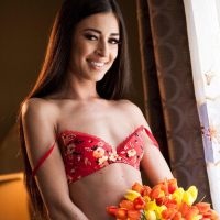 Stunning Cameron Canela loves rubbing her Beaver