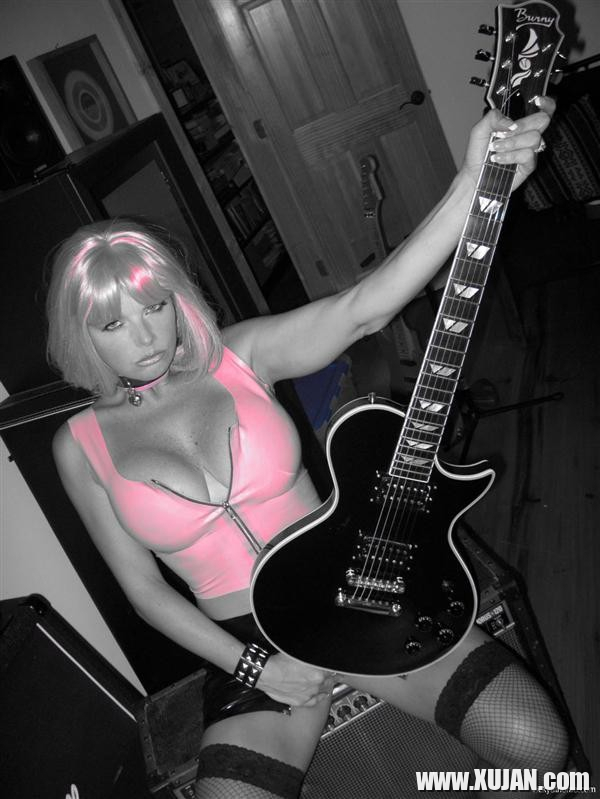 MILF Blonde Busty Babe Vicky Vette Rocks A Hot Guitar - Photo #1809249