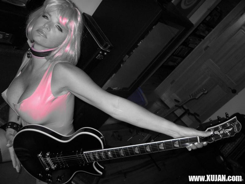 MILF Blonde Busty Babe Vicky Vette Rocks A Hot Guitar - Photo #1809253