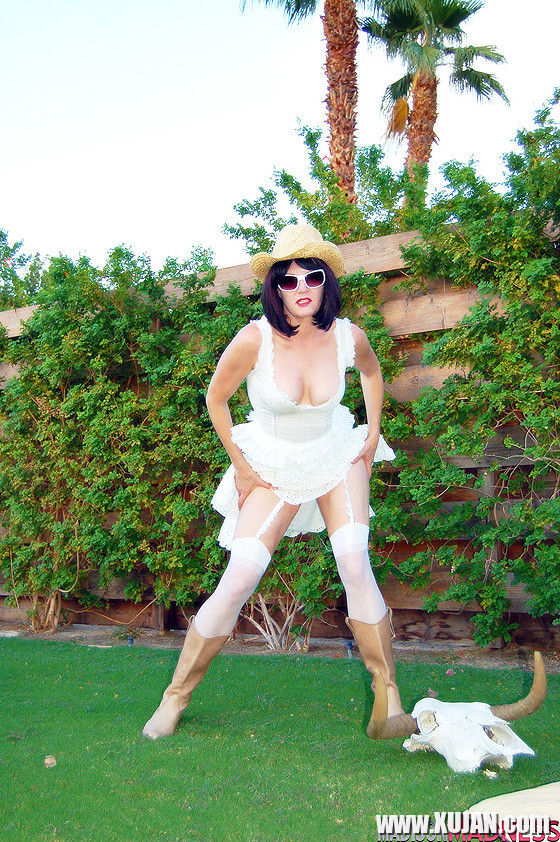 Madison Madness is a mature cow girl - Photo #1823169