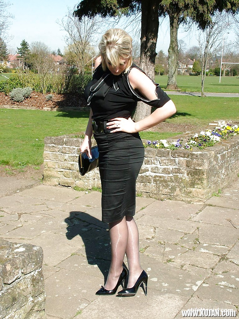 Non nude posing from an sexy babe Demi who likes doing it outdoor - Photo #1831742