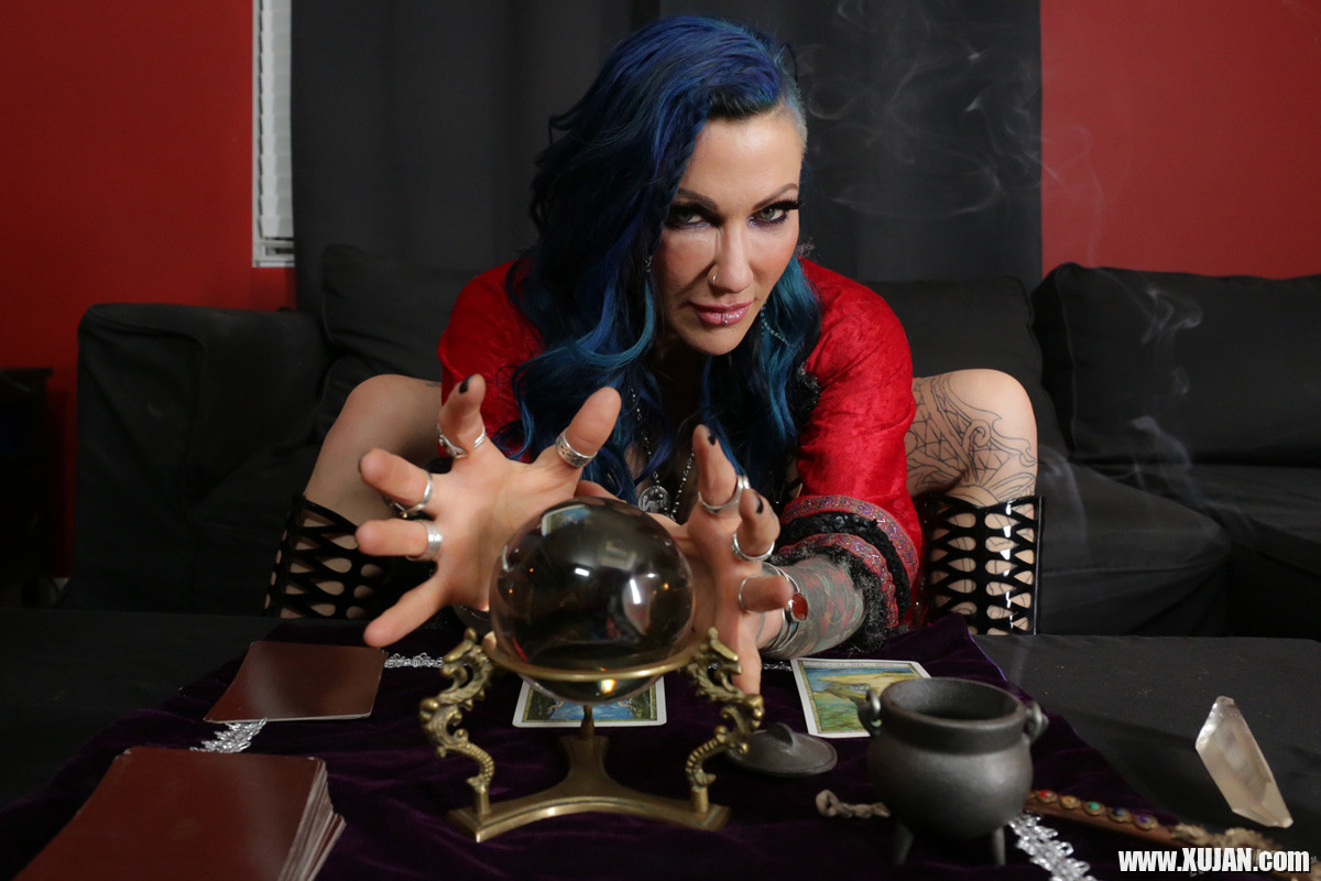 Jenevieve Hexxx predicts a good romp in the very near future - Photo #1834779