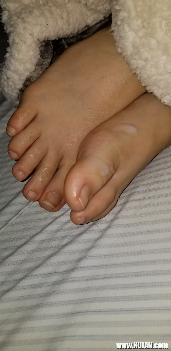 Cum on young thot feet - Photo #1834853