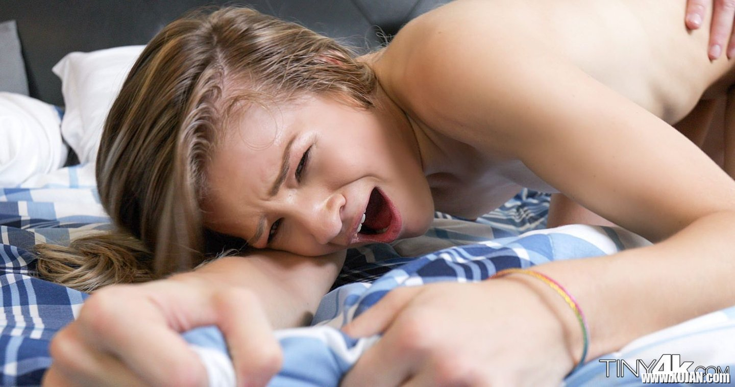 Pint sized blonde Scarlett Fall gets a hot dicking - Photo #1836401